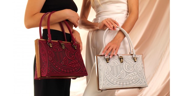 Handbag Styling Tips: The Art of Choosing the Perfect Handbag for Every  Look | BONAVENTURA